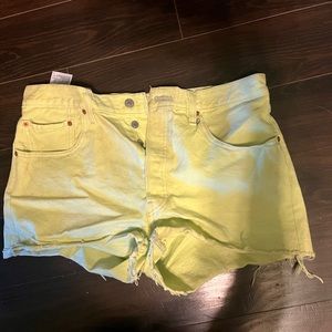 Levi line green shorts